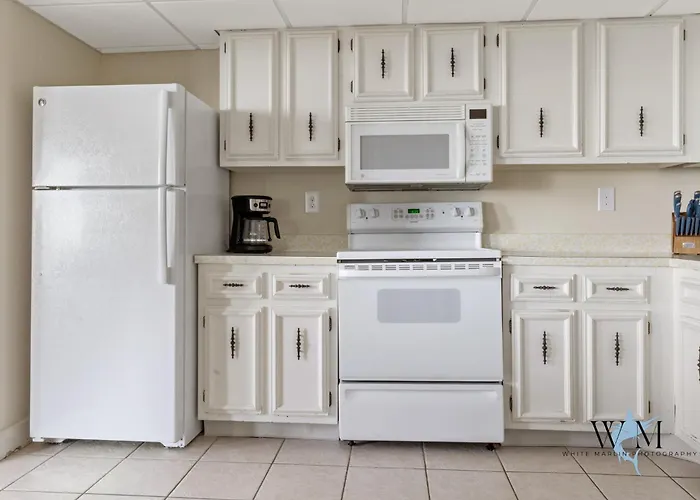 Ocean Front 2 Bedroom At The Capri W Indoor And Outdoor Pool, Tennis Courts, Gym And More! Ocean City