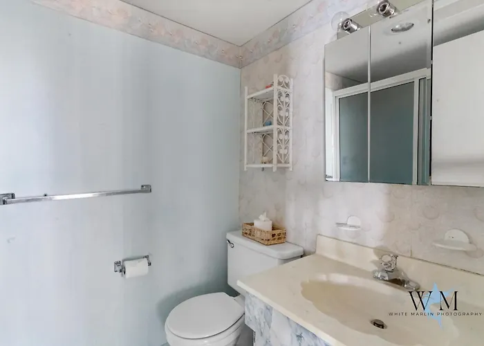 Ocean Front 2 Bedroom At The Capri W Indoor And Outdoor Pool, Tennis Courts, Gym And More! Apartment *