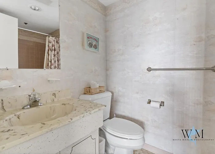 Apartment Ocean Front 2 Bedroom At The Capri W Indoor And Outdoor Pool, Tennis Courts, Gym And More!