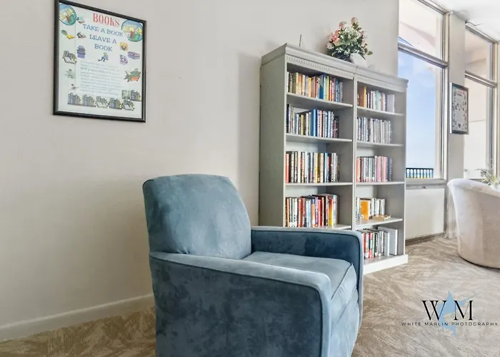 Apartment Ocean Front 2 Bedroom At The Capri W Indoor And Outdoor Pool, Tennis Courts, Gym And More! Ocean City